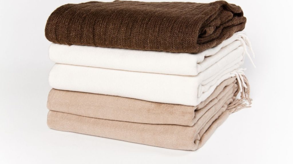 How to Wash Heavy Blankets in Washing Machine