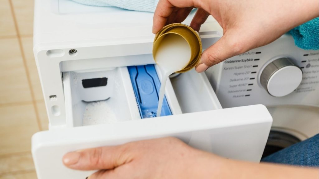 How to Use Liquid Detergent in Washing Machine