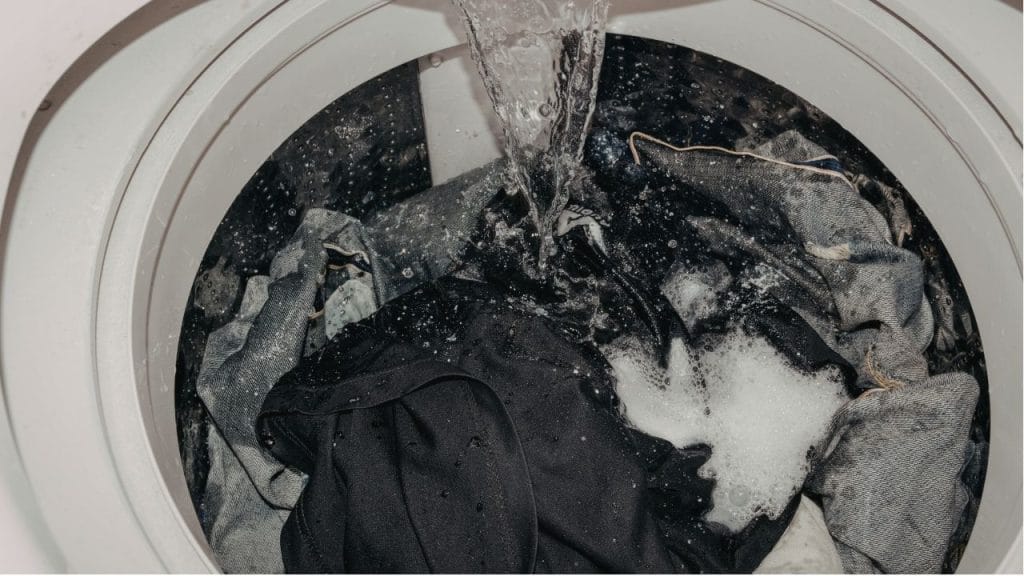 How to Stop a Washing Machine From Filling with Water